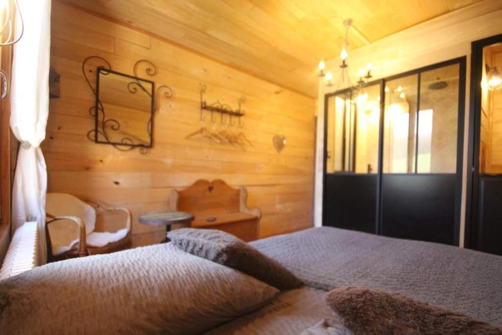 La Maison Du Bonheur Anlhiac Luaran gambar