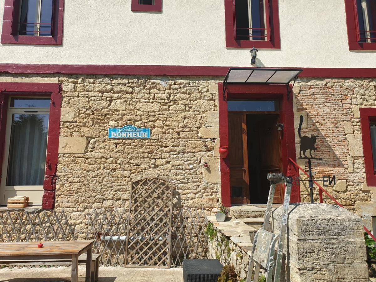 La Maison Du Bonheur Anlhiac Luaran gambar