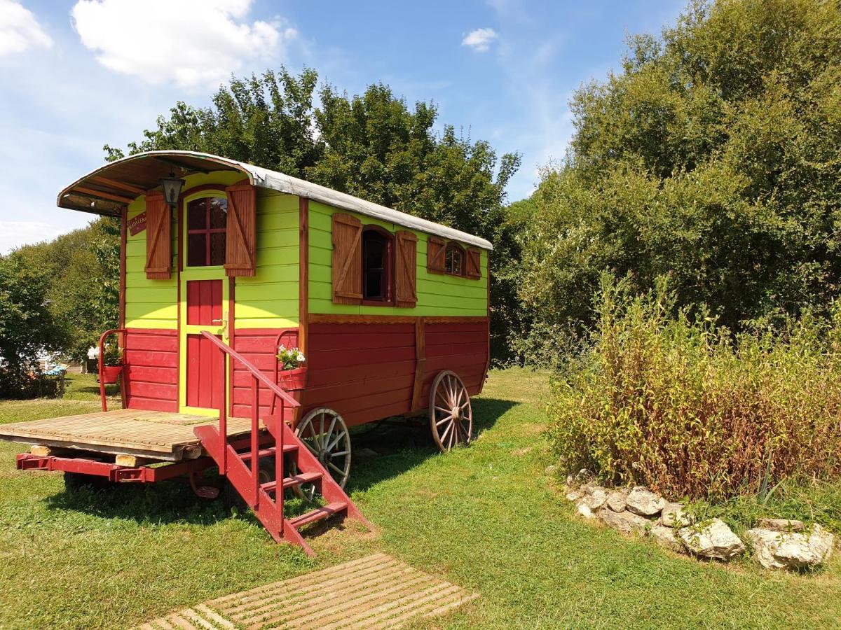 La Maison Du Bonheur Anlhiac Luaran gambar