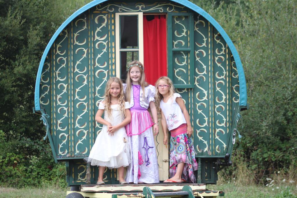 La Maison Du Bonheur Anlhiac Luaran gambar