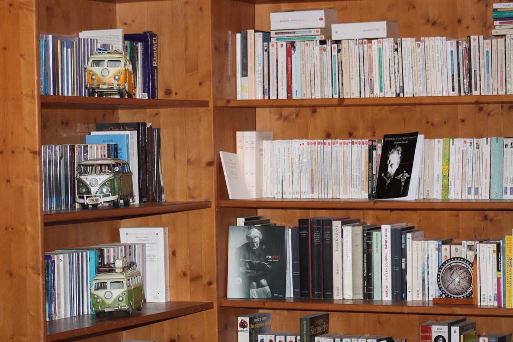 La Maison Du Bonheur Anlhiac Luaran gambar