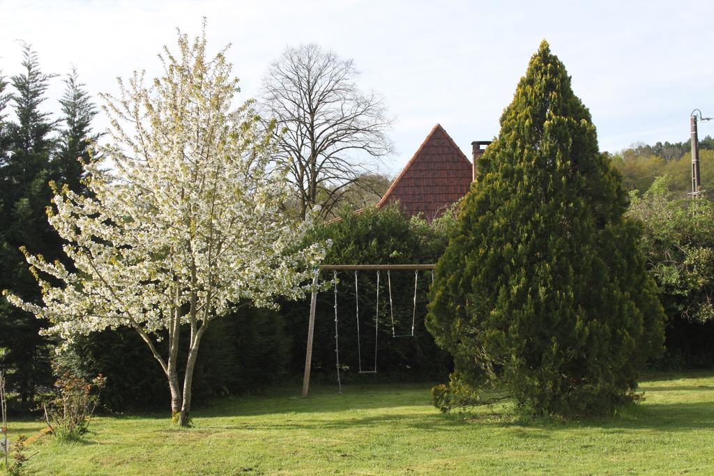La Maison Du Bonheur Anlhiac Luaran gambar