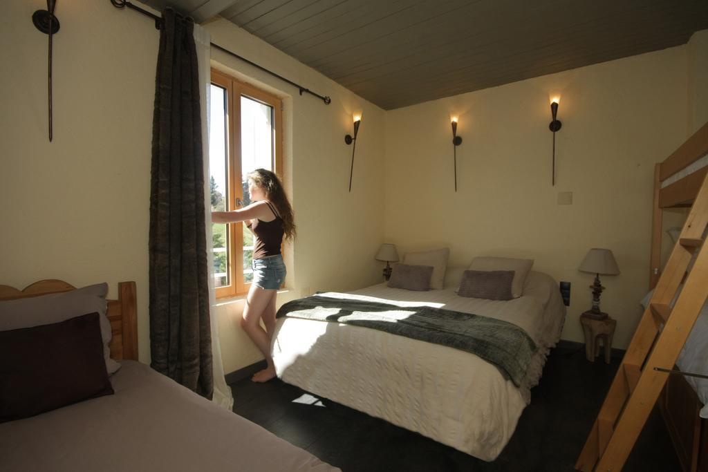 La Maison Du Bonheur Anlhiac Luaran gambar