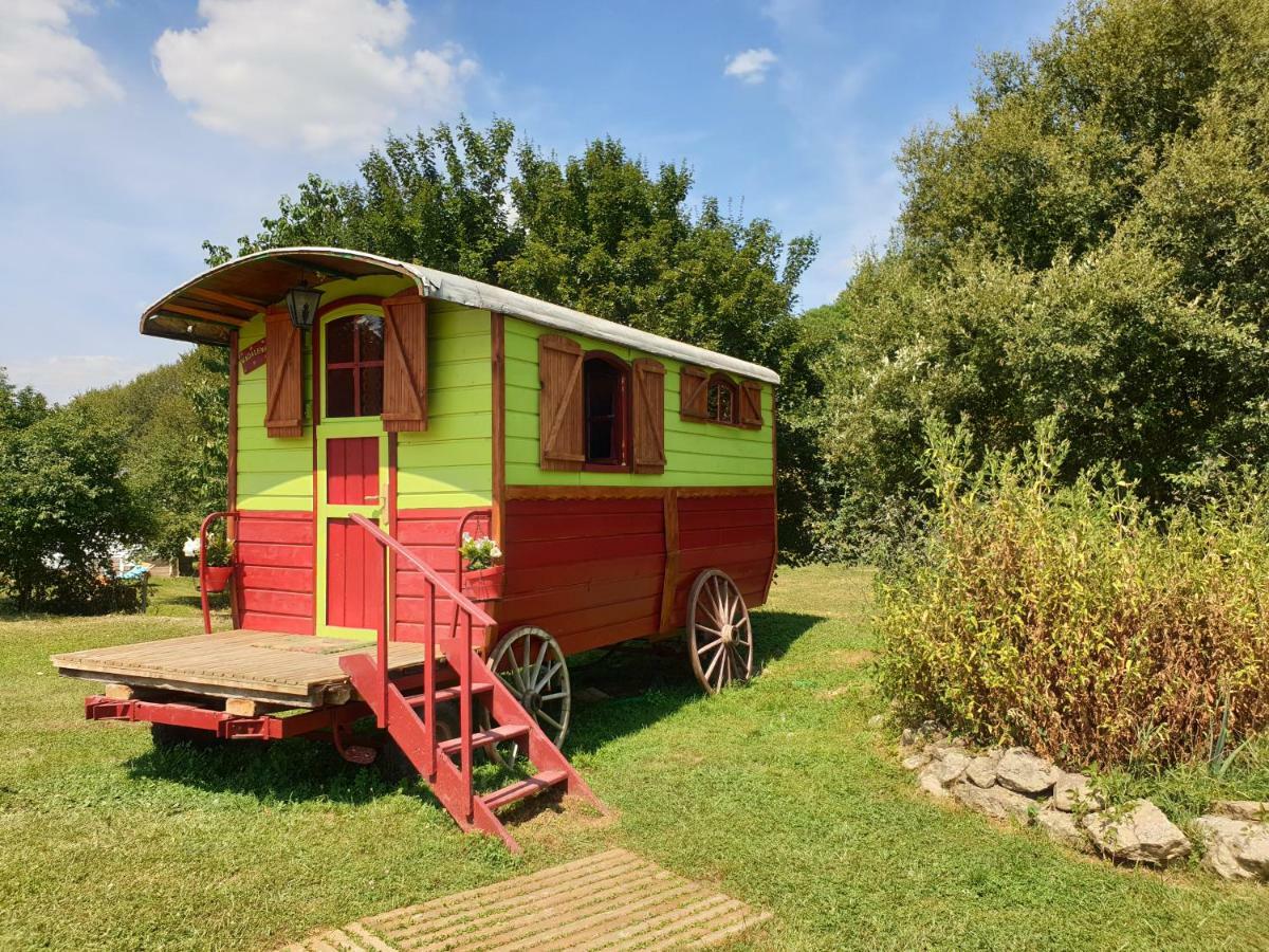 La Maison Du Bonheur Anlhiac Luaran gambar