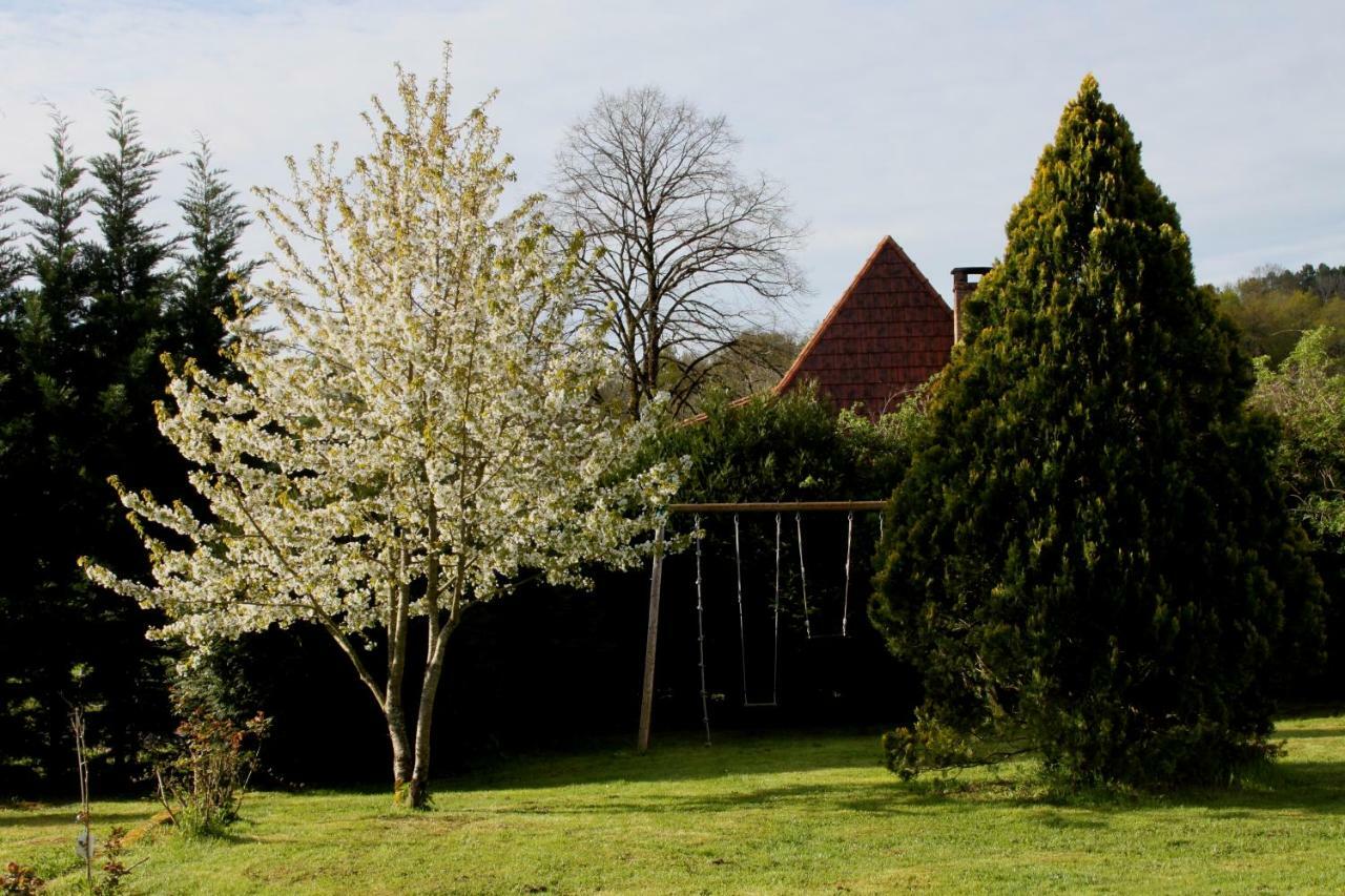 La Maison Du Bonheur Anlhiac Luaran gambar